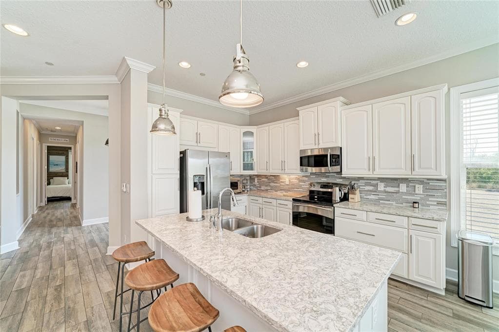 348 SAPPHIRE LAKE DRIVE 101 photo 16