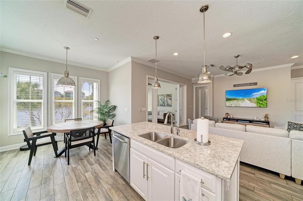 348 SAPPHIRE LAKE DRIVE 101 photo 20