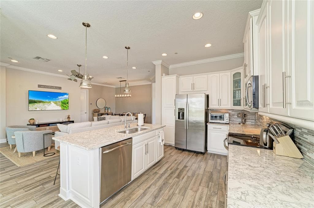 348 SAPPHIRE LAKE DRIVE 101 photo 15