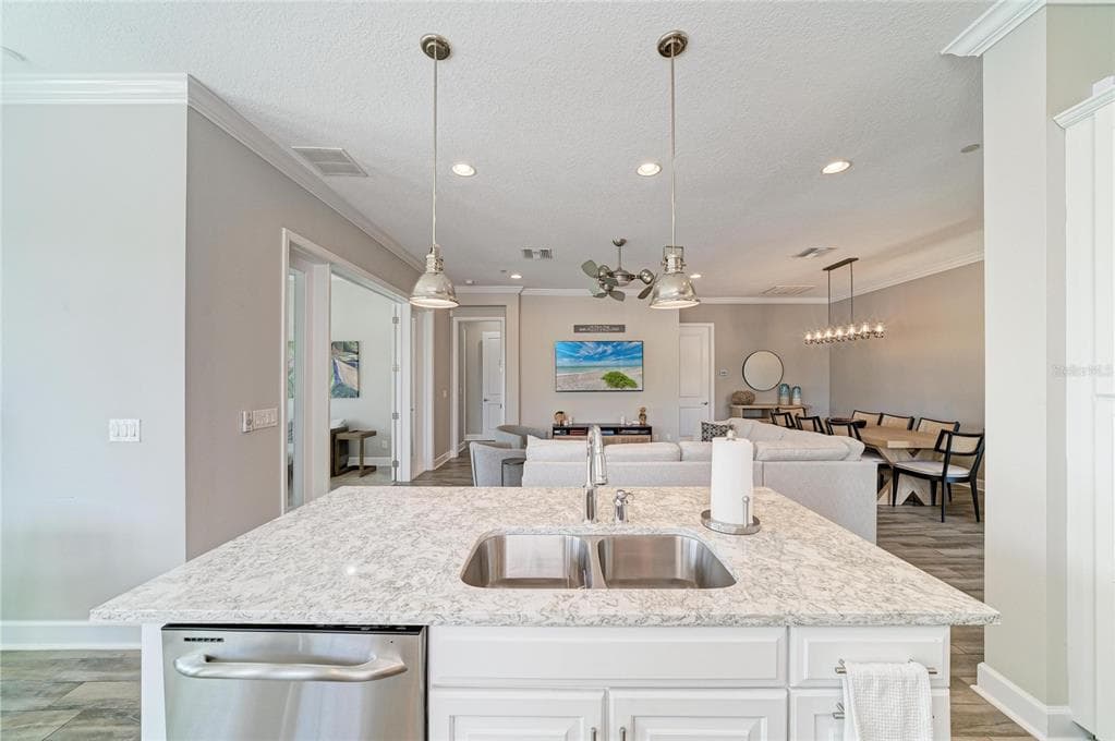 348 SAPPHIRE LAKE DRIVE 101 photo 21