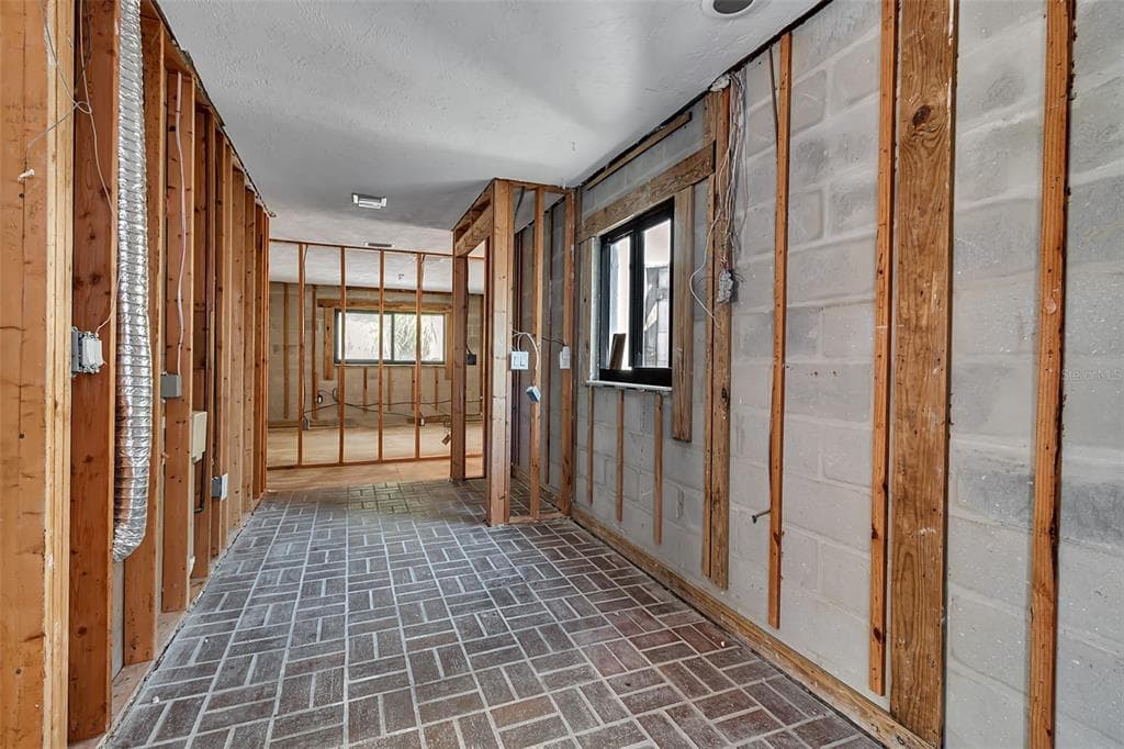 1040 SYLVAN DRIVE photo 17