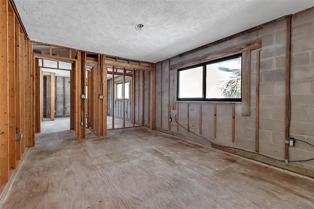 1040 SYLVAN DRIVE photo 20