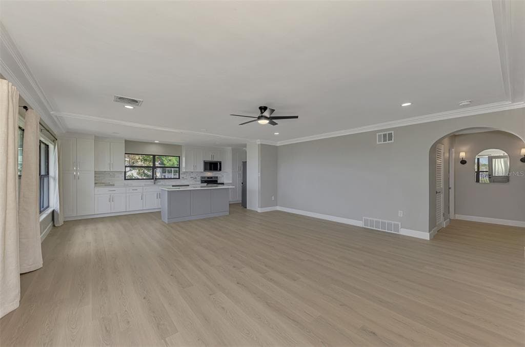 1822 RIVERSIDE DRIVE E photo 10