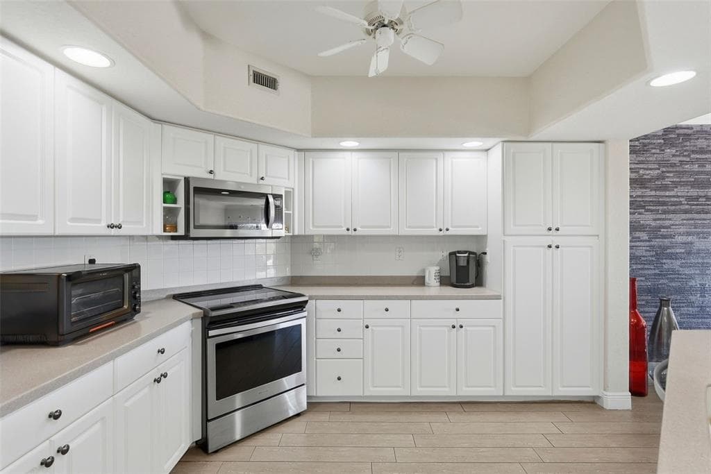 1695 PINELLAS BAYWAY S E4 photo 11