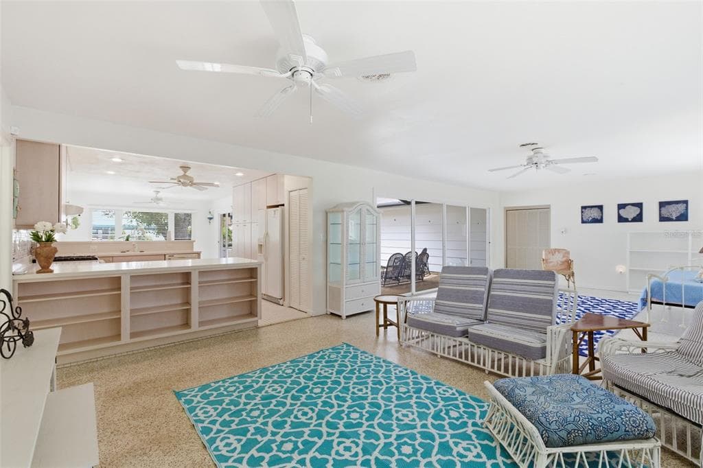 528 RALPH STREET photo 9