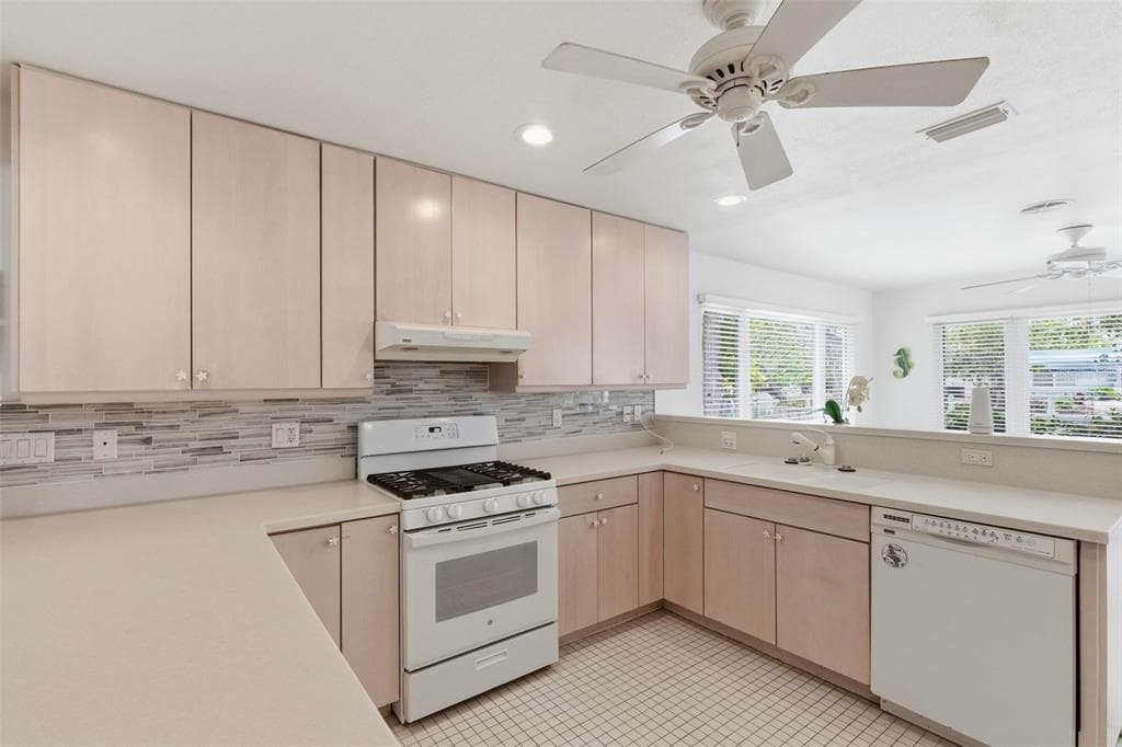 528 RALPH STREET photo 14