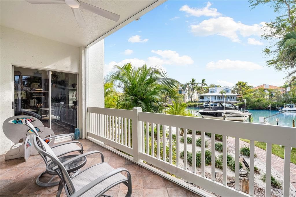 866 HUDSON AVENUE 866 photo 6