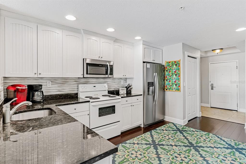 399 2ND STREET 416 photo 17