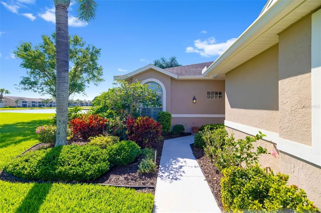 5300 MAHOGANY RUN AVENUE photo 4