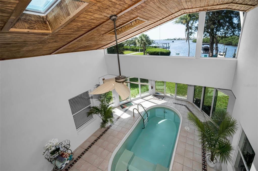 1626 SEA BREEZE DRIVE 4