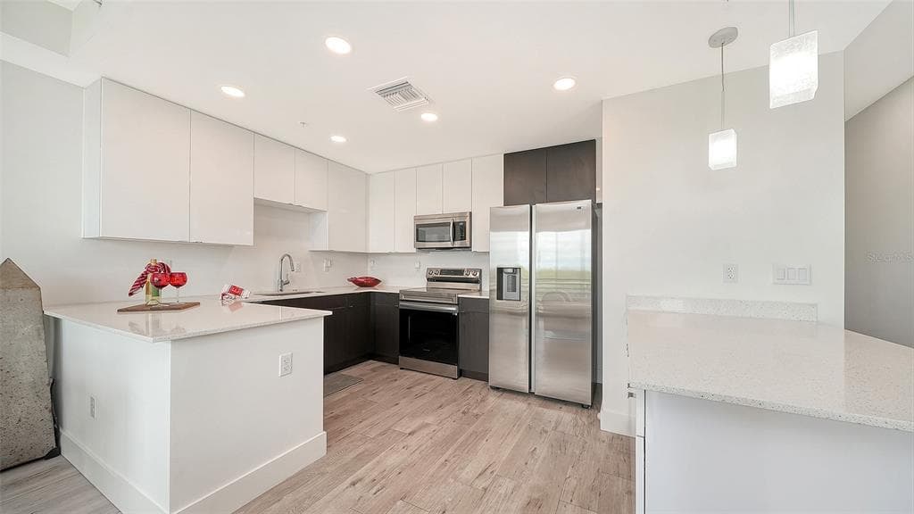 1709 N TAMIAMI TRAIL 522 photo 5