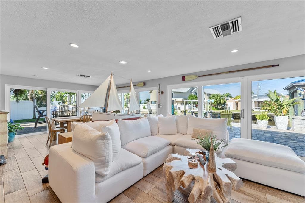 118 CORAL WAY photo 18
