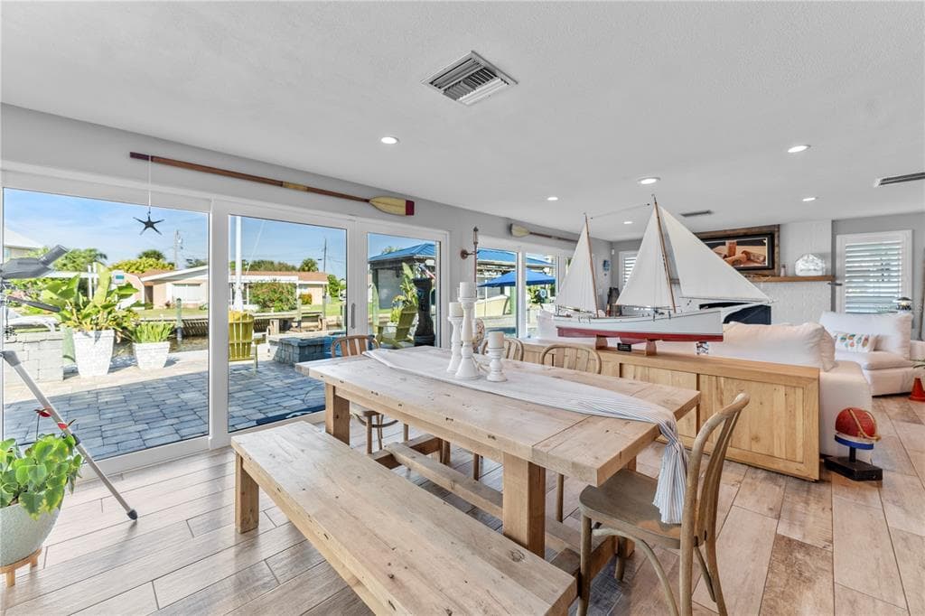 118 CORAL WAY photo 19