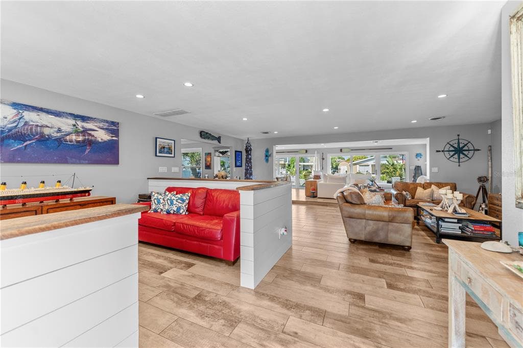 118 CORAL WAY 4