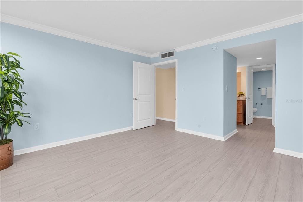 450 TREASURE ISLAND CAUSEWAY 102 photo 17