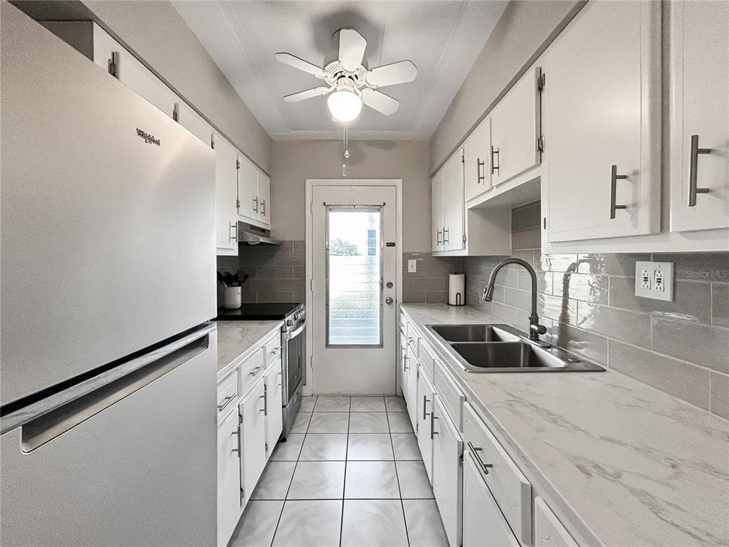 1600 W LAKE PARKER DRIVE C4 photo 12