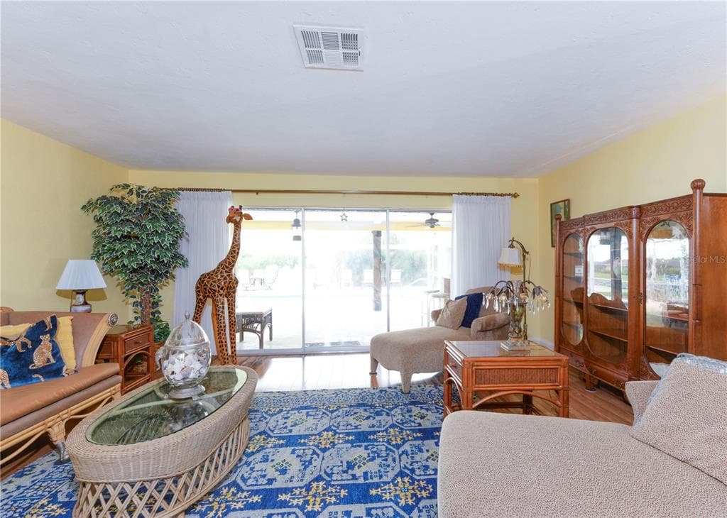 1800 LIESL DRIVE E photo 13