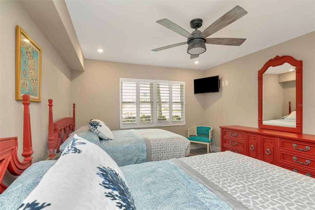 620 EDGEWATER DRIVE 102 photo 23