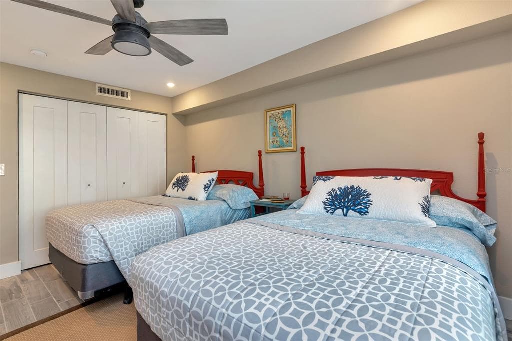 620 EDGEWATER DRIVE 102 photo 22