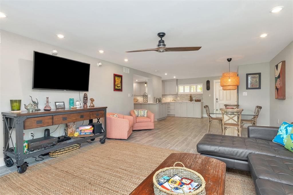 620 EDGEWATER DRIVE 102 photo 8