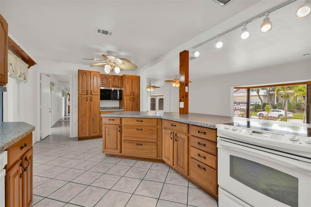 238 FRY TERRACE SE photo 18