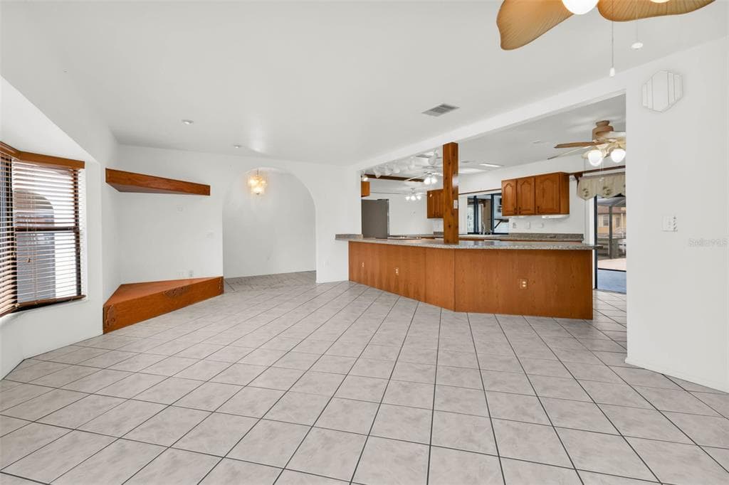 238 FRY TERRACE SE photo 11