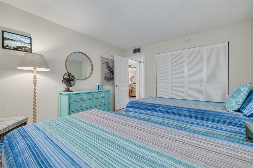 8635 MIDNIGHT PASS ROAD 201C photo 18