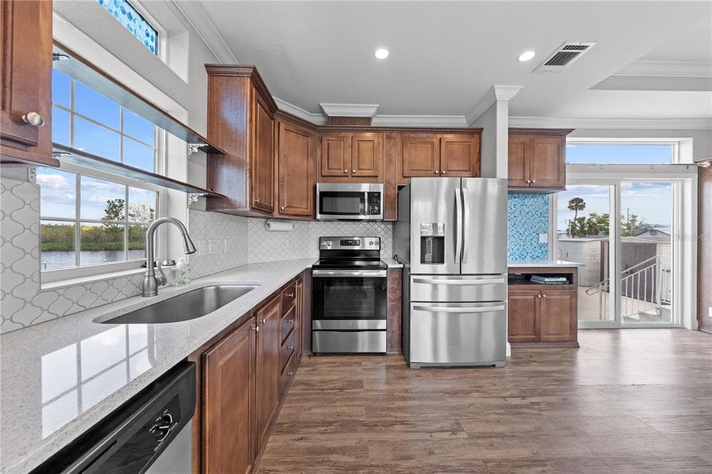 1315 PINE ISLAND DR N photo 11