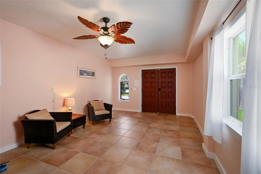 889 N SHORE DRIVE photo 10