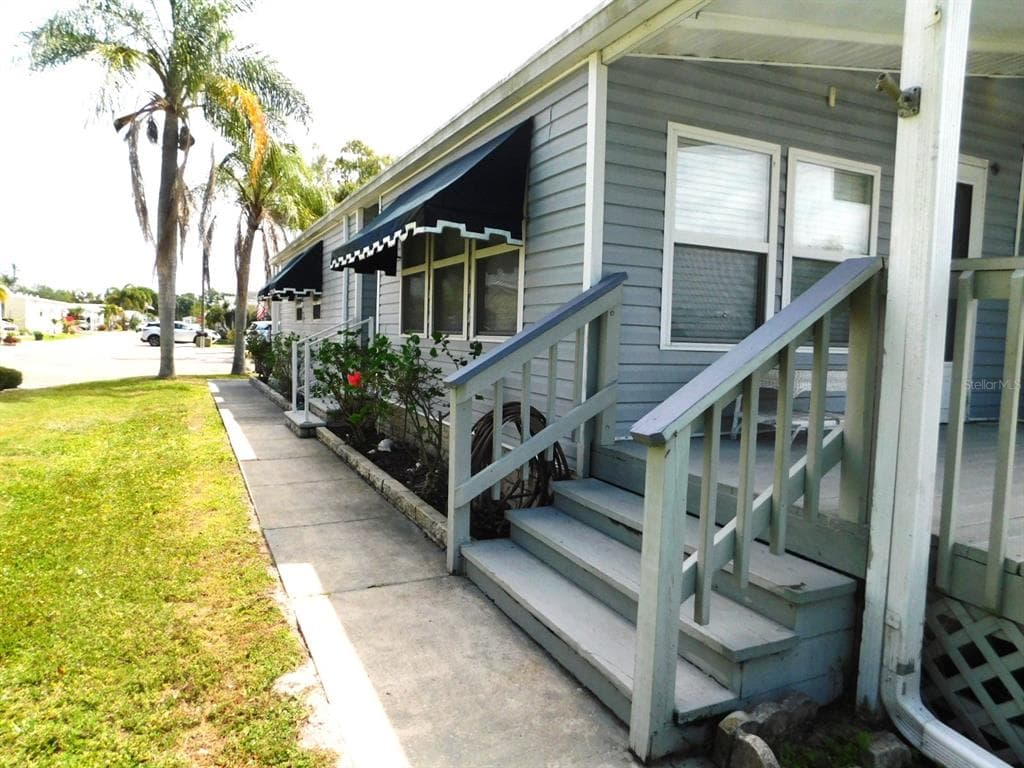 1001 STARKEY ROAD 395 photo 4