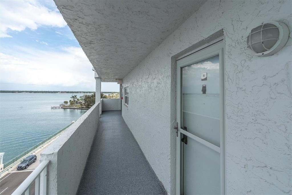 285 107TH AVENUE 701 photo 2