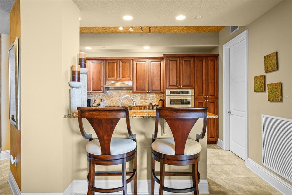 470 MANDALAY AVENUE 403 photo 13