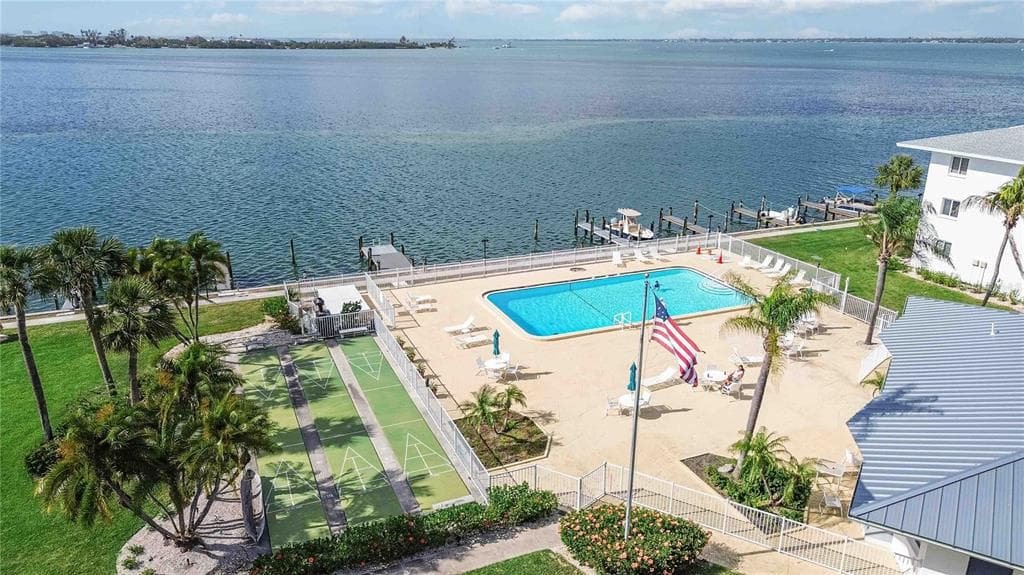 769 JOHN RINGLING BOULEVARD #2 3