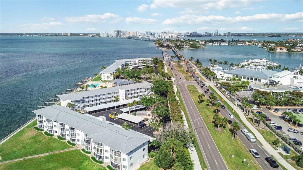 769 JOHN RINGLING BOULEVARD #2 5