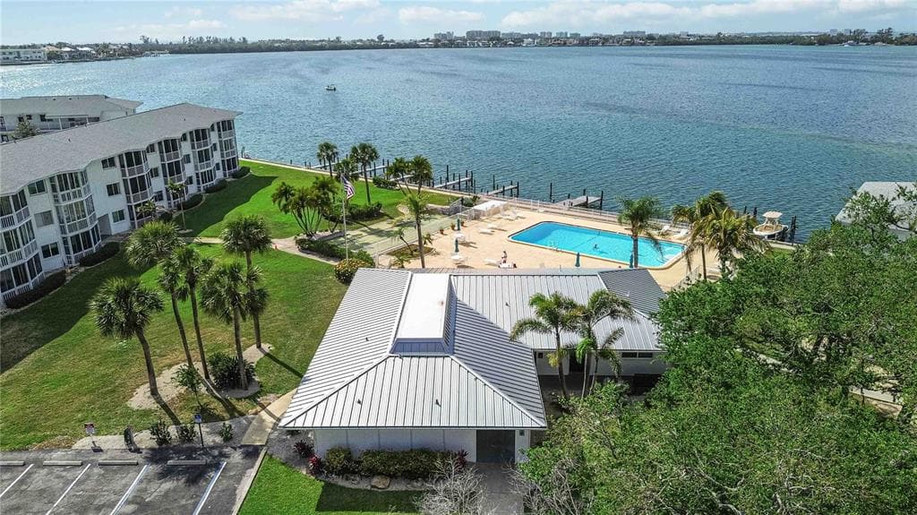 769 JOHN RINGLING BOULEVARD #2 4