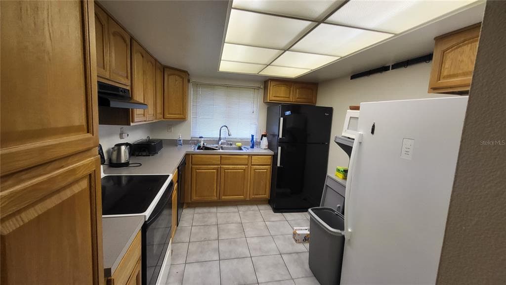 875 S VILLAGE DRIVE N 102 photo 4
