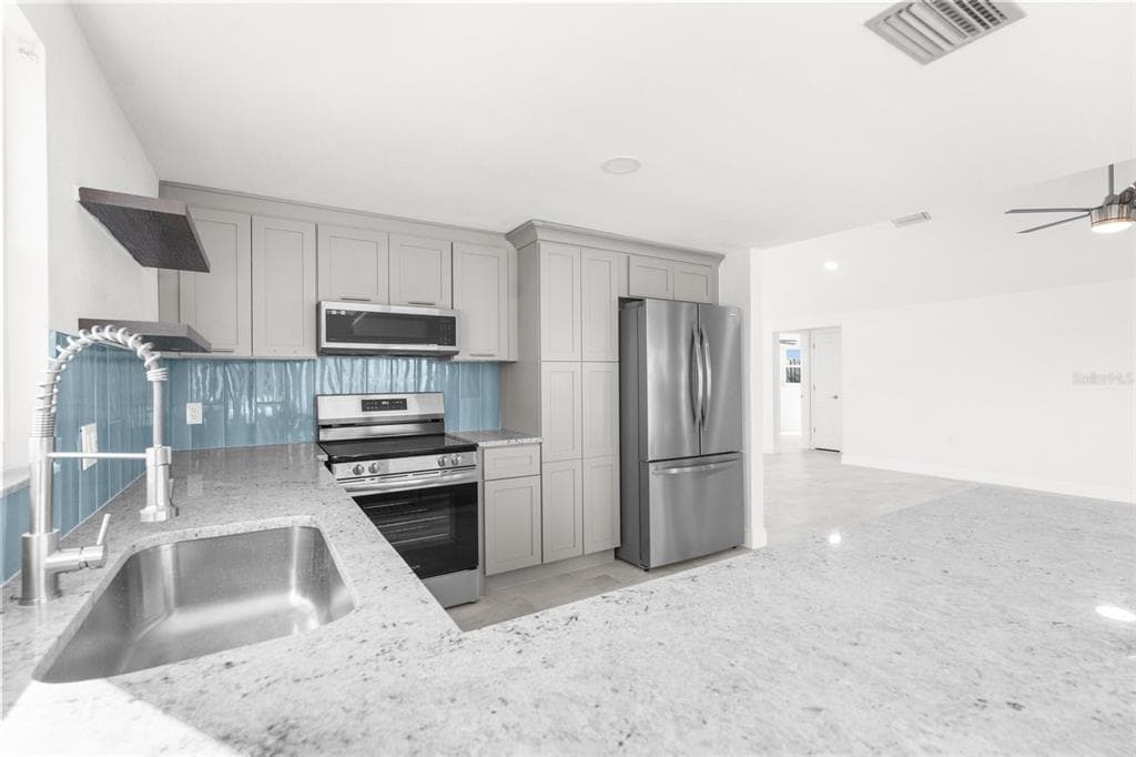 13726 MICHELLE AVENUE photo 5