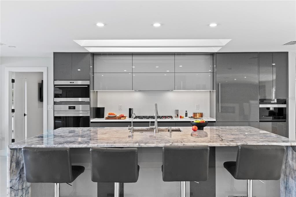 631 HARBOR ISLAND photo 17