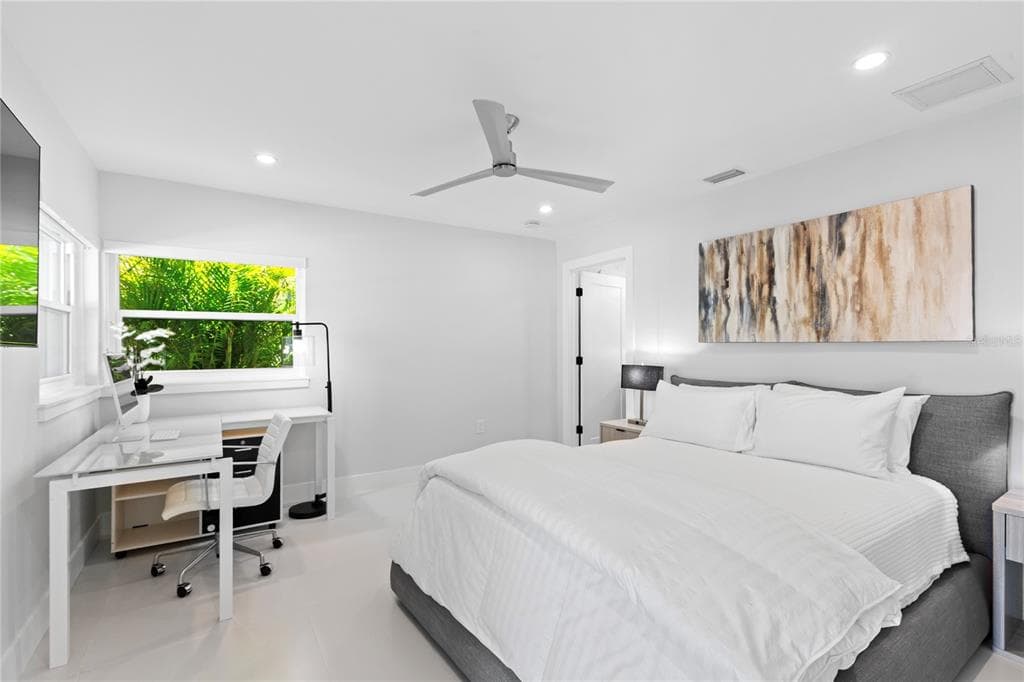 631 HARBOR ISLAND photo 24