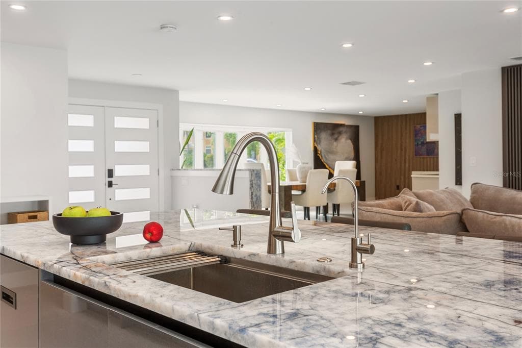 631 HARBOR ISLAND photo 14