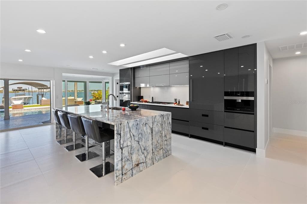 631 HARBOR ISLAND photo 11