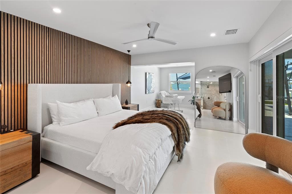 631 HARBOR ISLAND photo 25