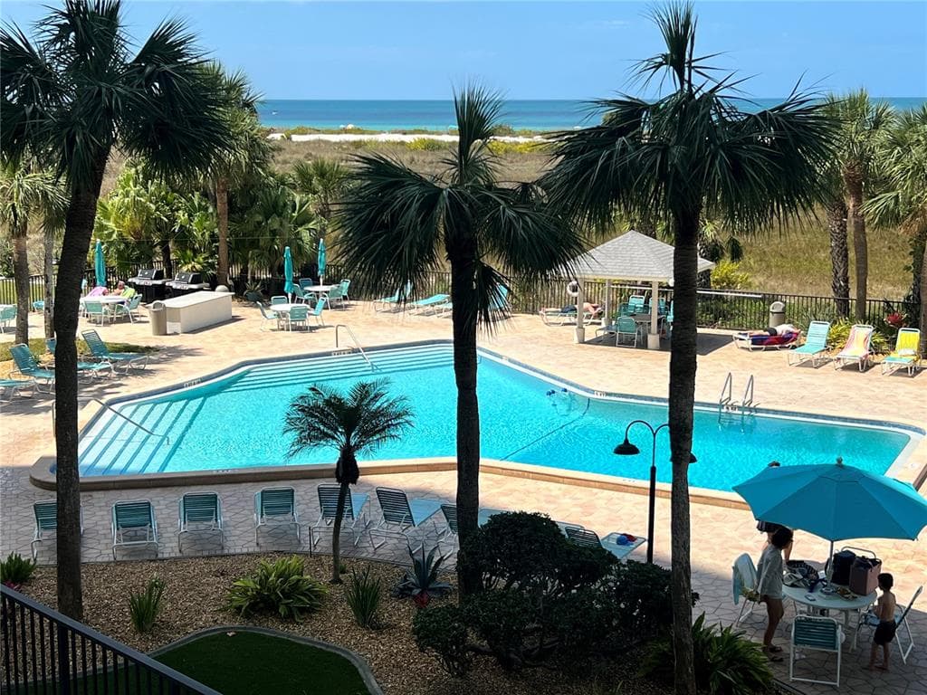 1230 GULF BOULEVARD 304 photo 2