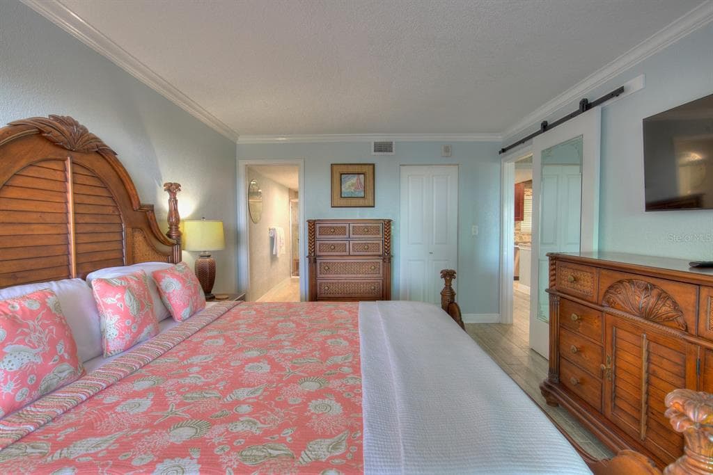 1230 GULF BOULEVARD 304 photo 15