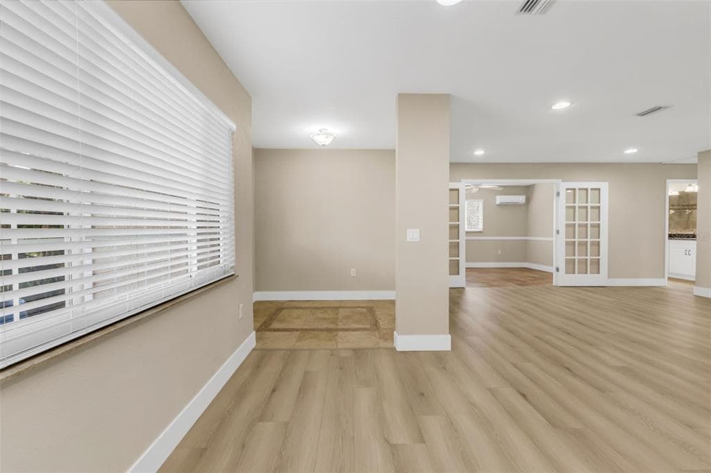28401 COCO PALM DR photo 7