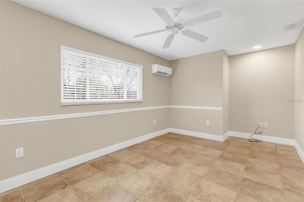 28401 COCO PALM DR photo 15