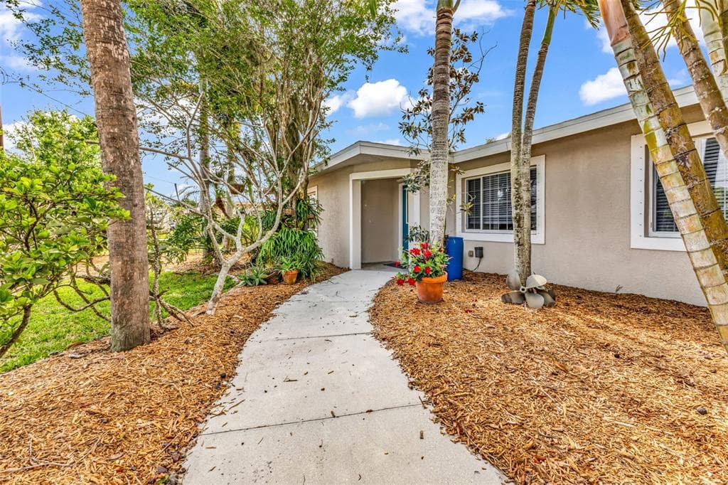 28401 COCO PALM DR 4