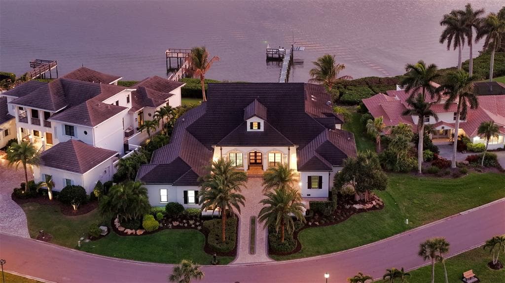 313 LOOKOUT POINT DRIVE 3