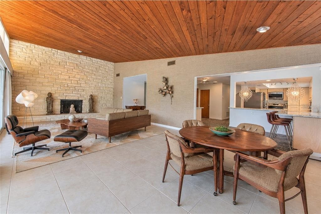 7102 MANDY LANE photo 8