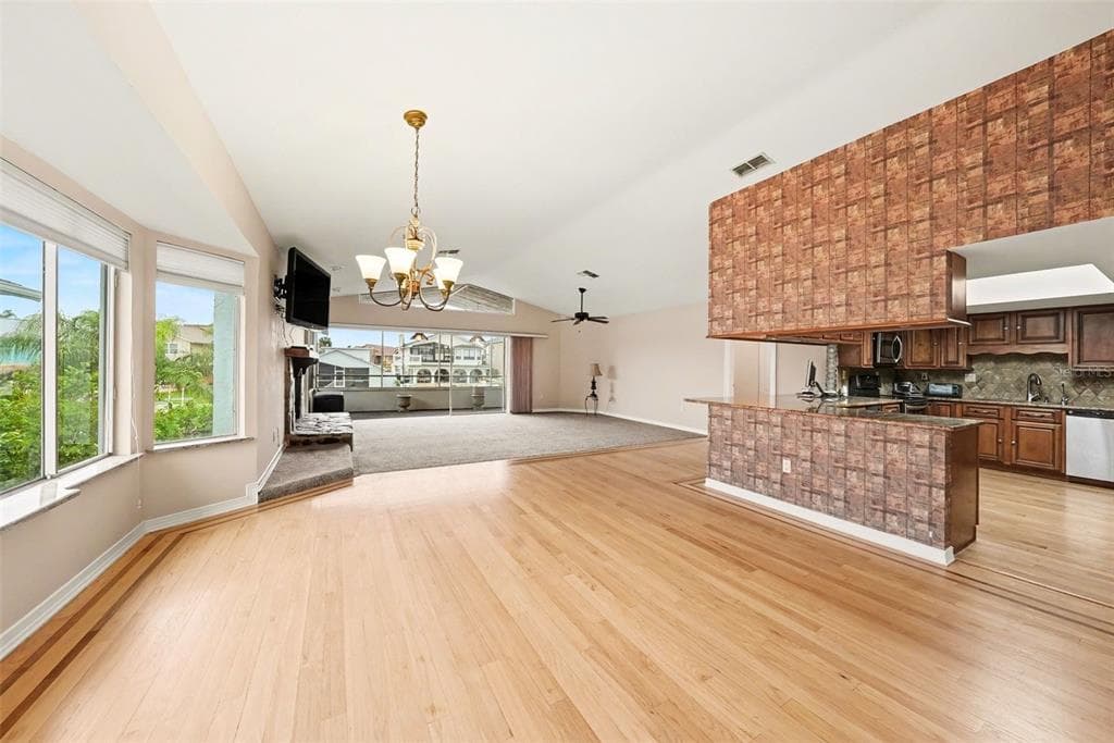 6225 BAYSIDE DRIVE 3